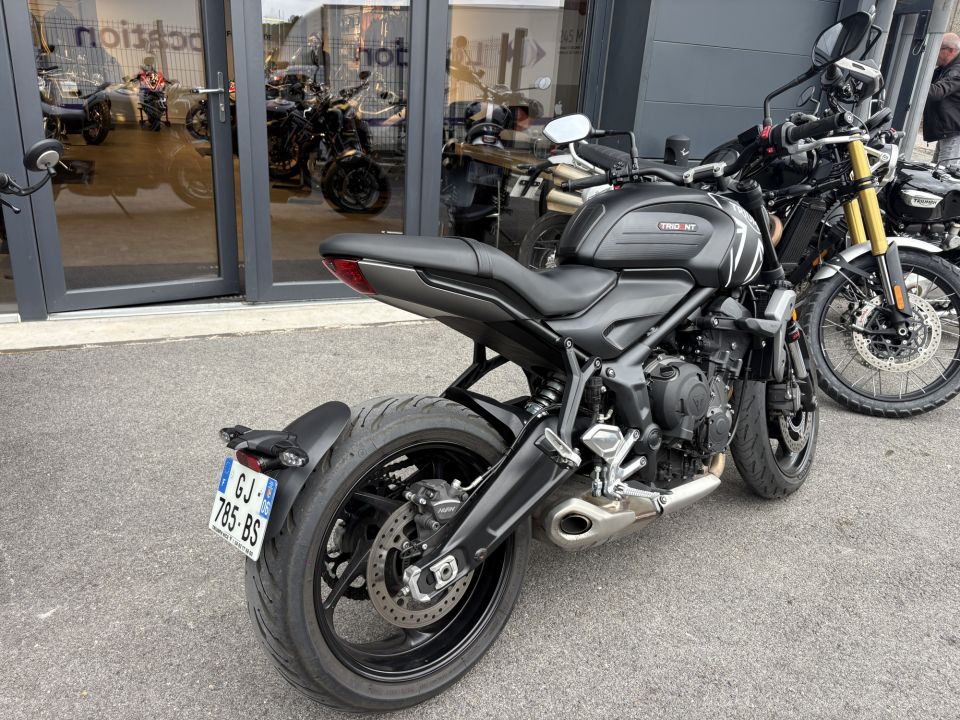 TRIUMPH TRIDENT 660 4