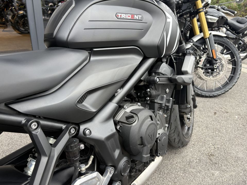 TRIUMPH TRIDENT 660 4