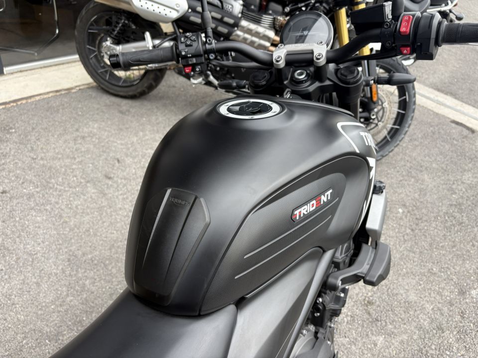 TRIUMPH TRIDENT 660 4