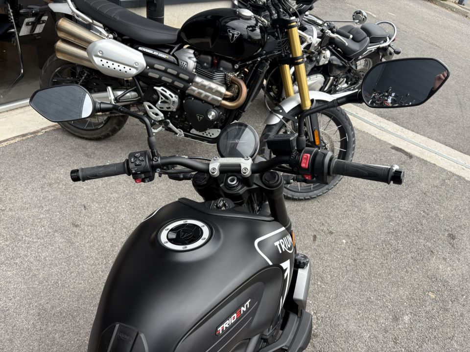 TRIUMPH TRIDENT 660 4