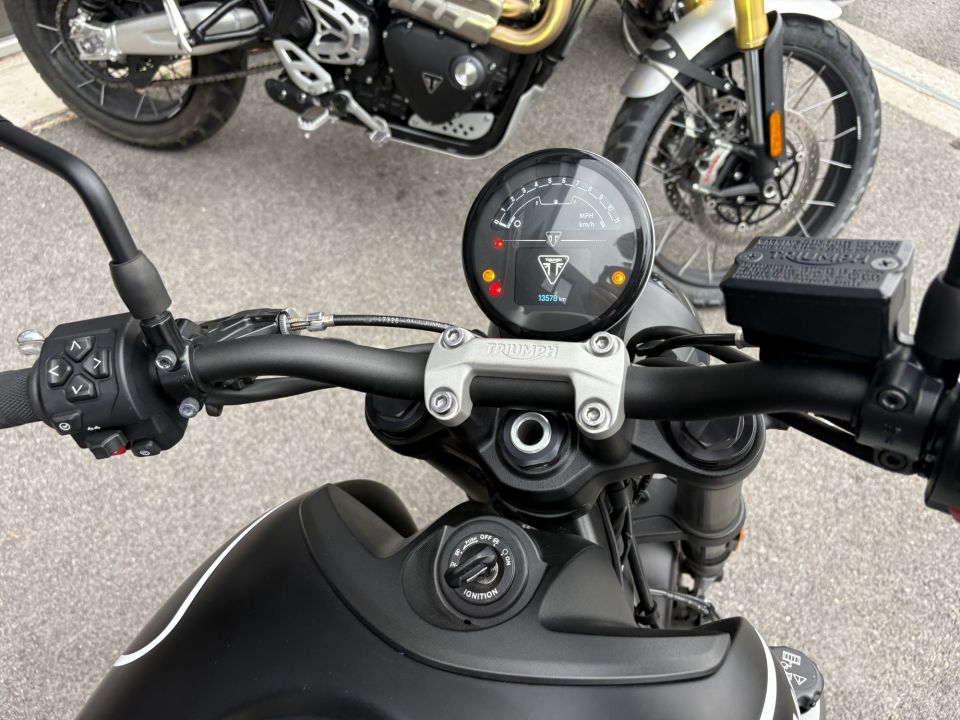 TRIUMPH TRIDENT 660 4