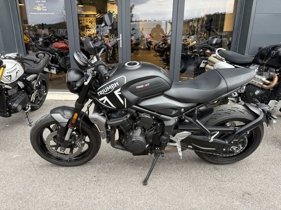 TRIUMPH TRIDENT 660 4