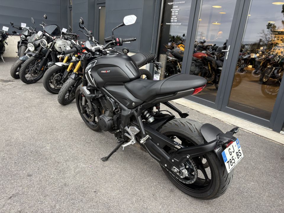 TRIUMPH TRIDENT 660 4