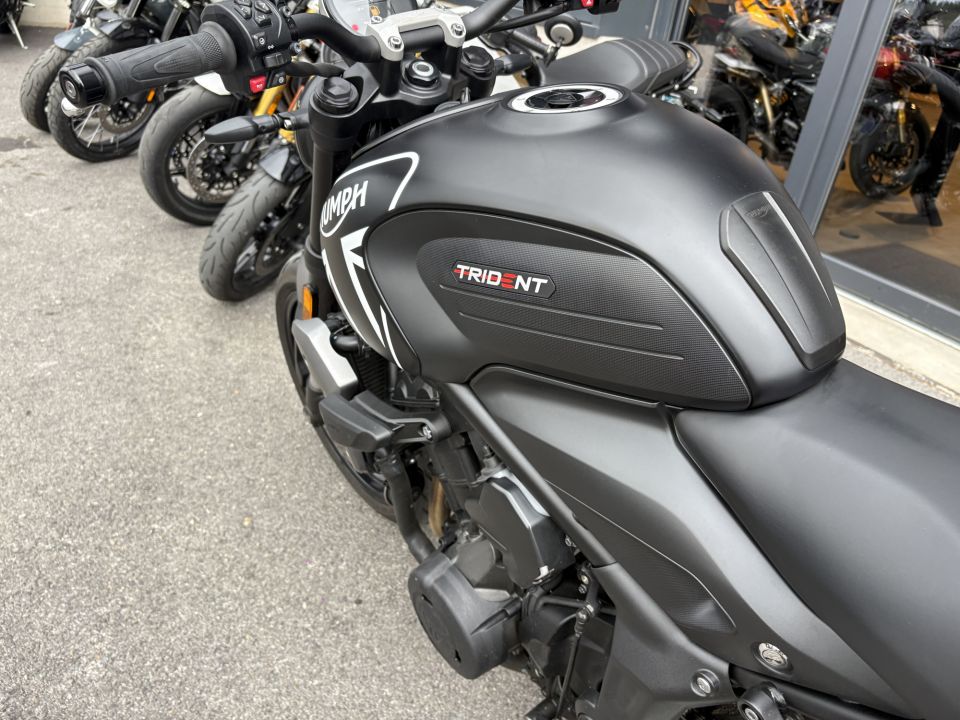 TRIUMPH TRIDENT 660 4