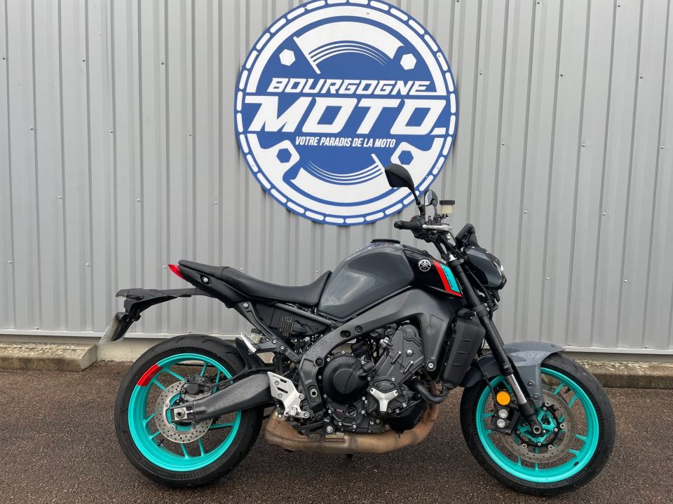 YAMAHA MT-09 4