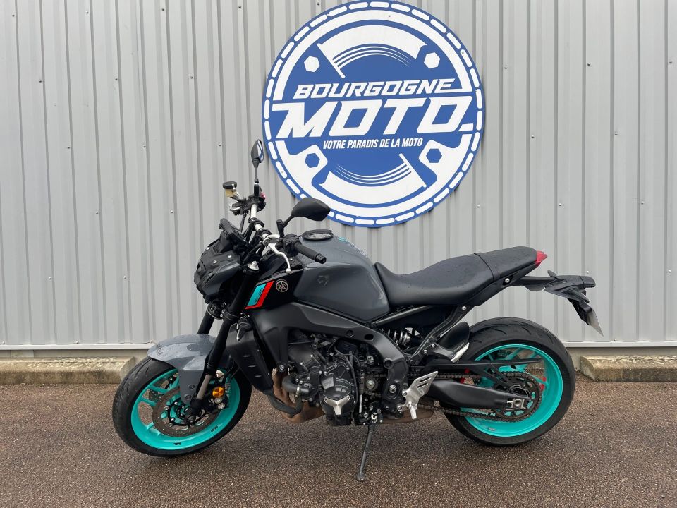 YAMAHA MT-09 4