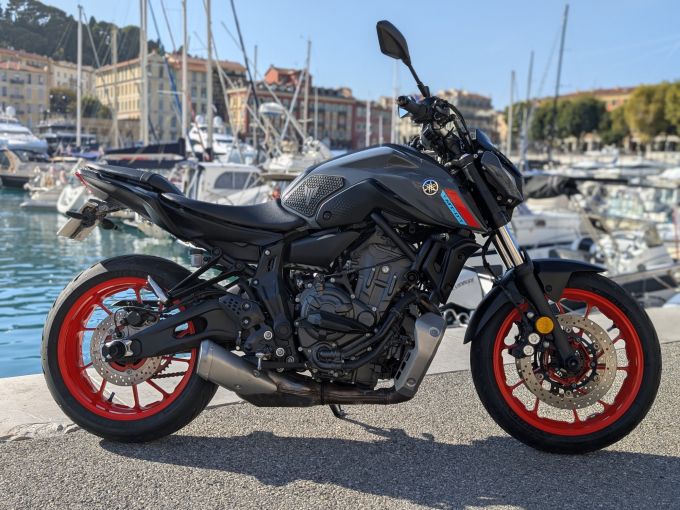 YAMAHA MT-07 4