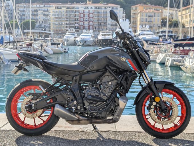 YAMAHA MT-07 4