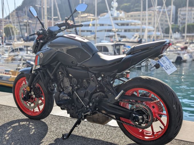 YAMAHA MT-07 4