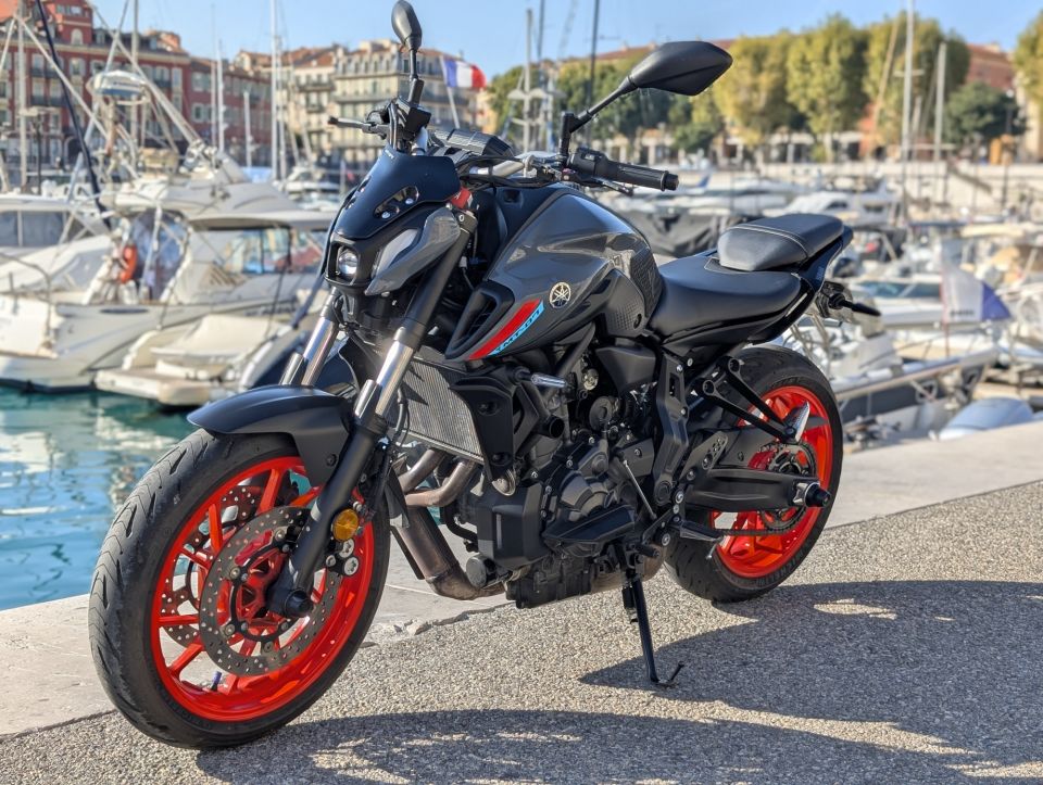 YAMAHA MT-07 4