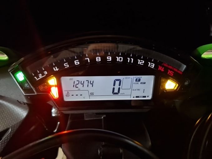 KAWASAKI ZX-10R 4