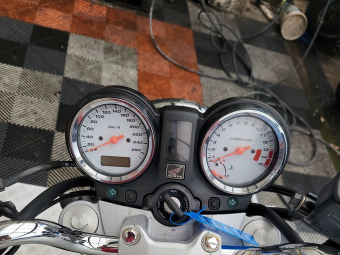 HONDA CB 600 F HORNET 4