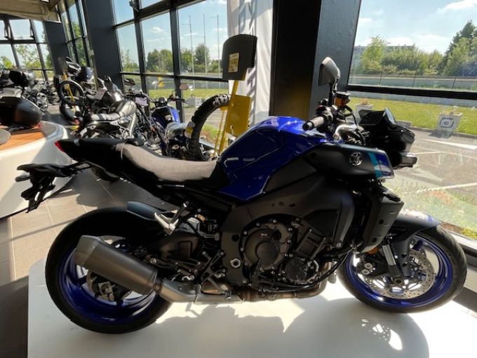 YAMAHA MT-10 4