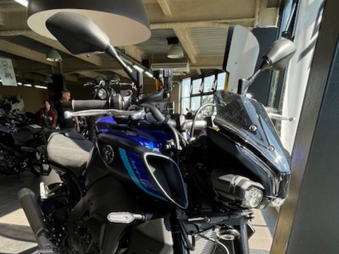 YAMAHA MT-10 4