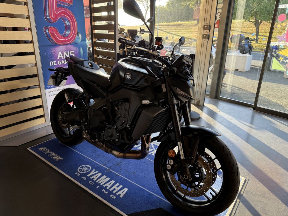 YAMAHA MT-09  Y-AMT 4