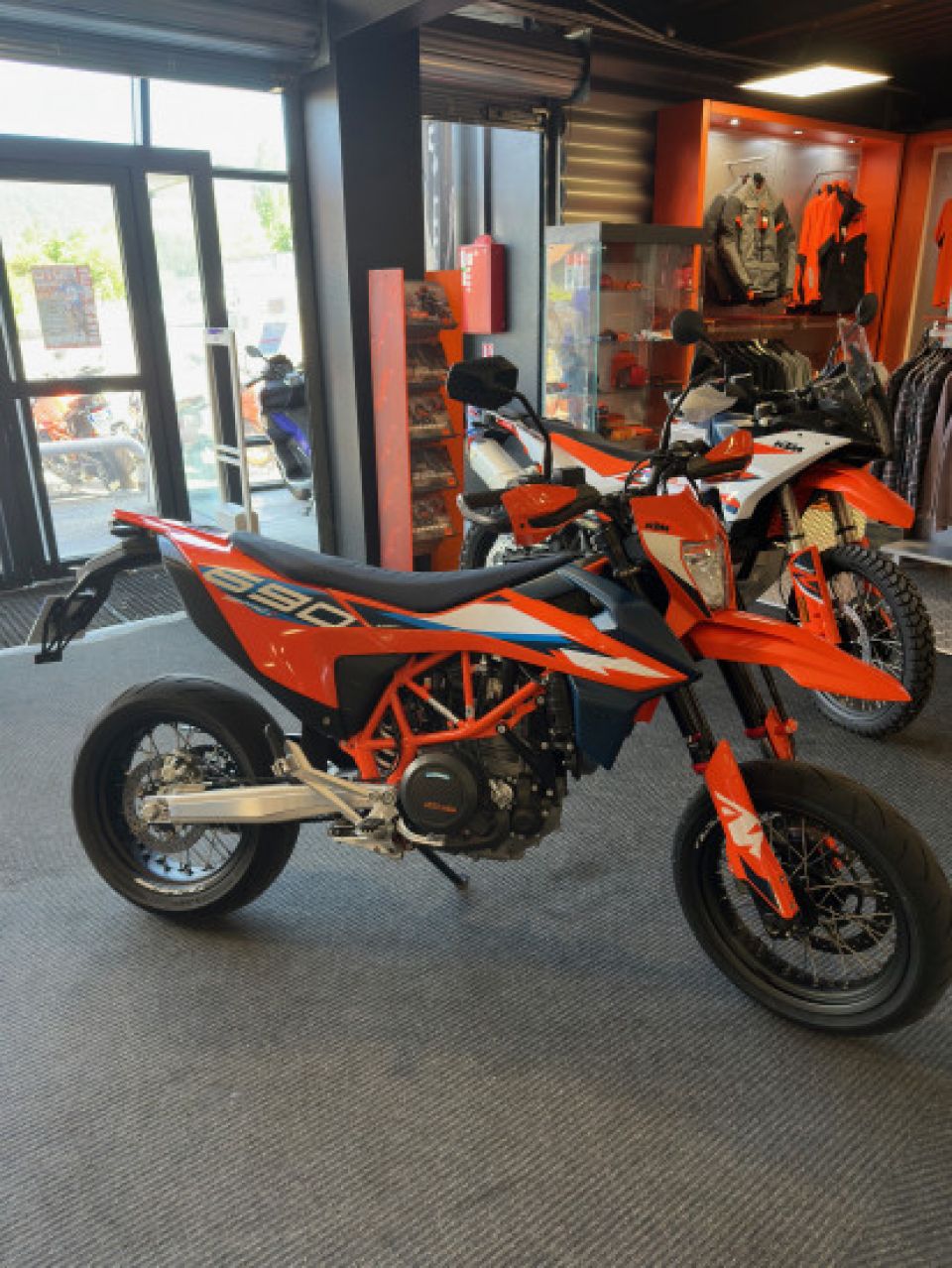 KTM 690 SMC R 4