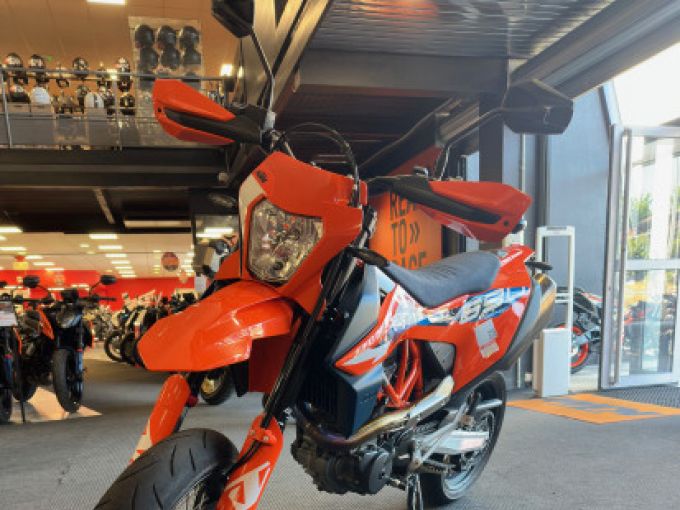 KTM 690 SMC R 4