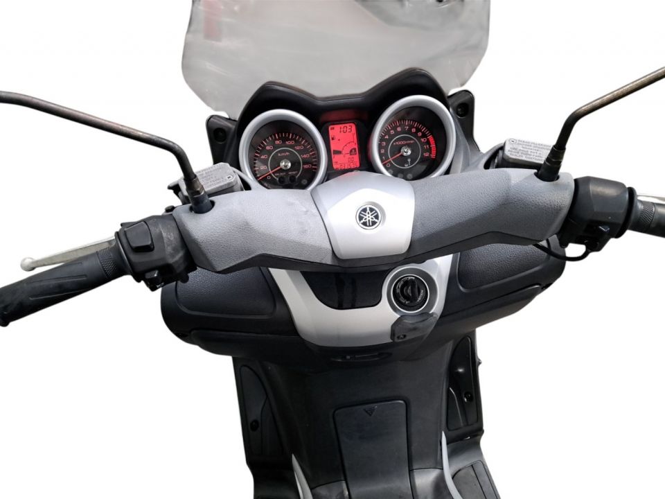 YAMAHA X-MAX 125 4