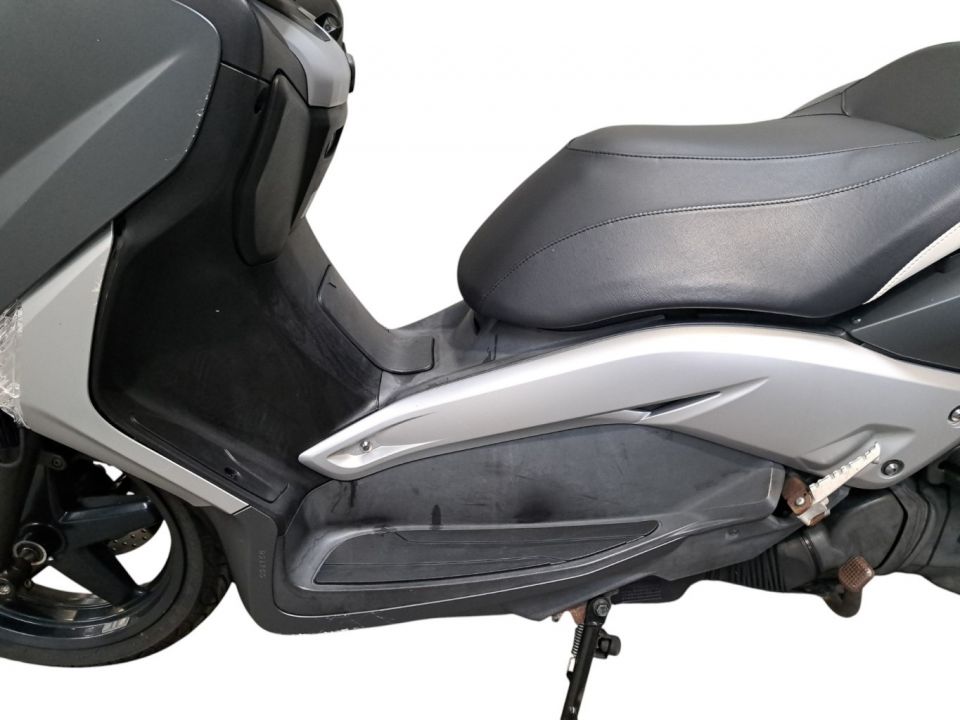 YAMAHA X-MAX 125 4