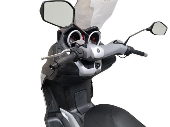 YAMAHA X-MAX 125 4