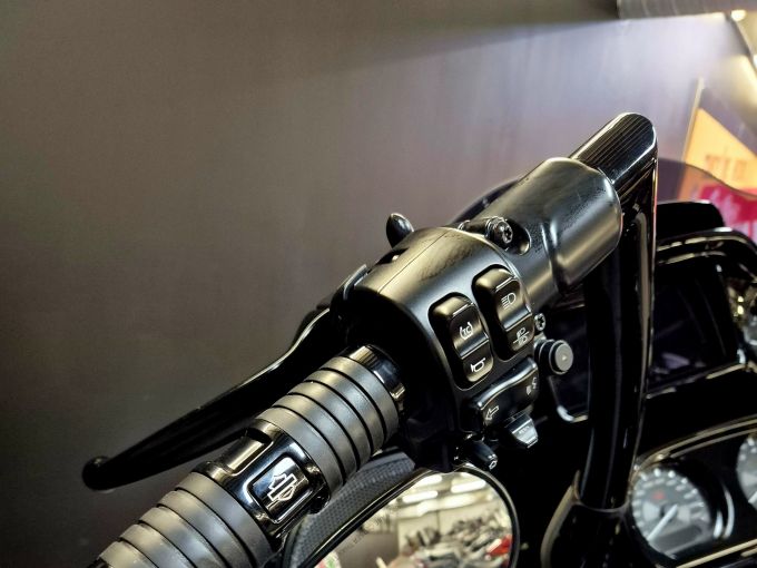HARLEY-DAVIDSON TOURING ROAD GLIDE 1923 CVO 4