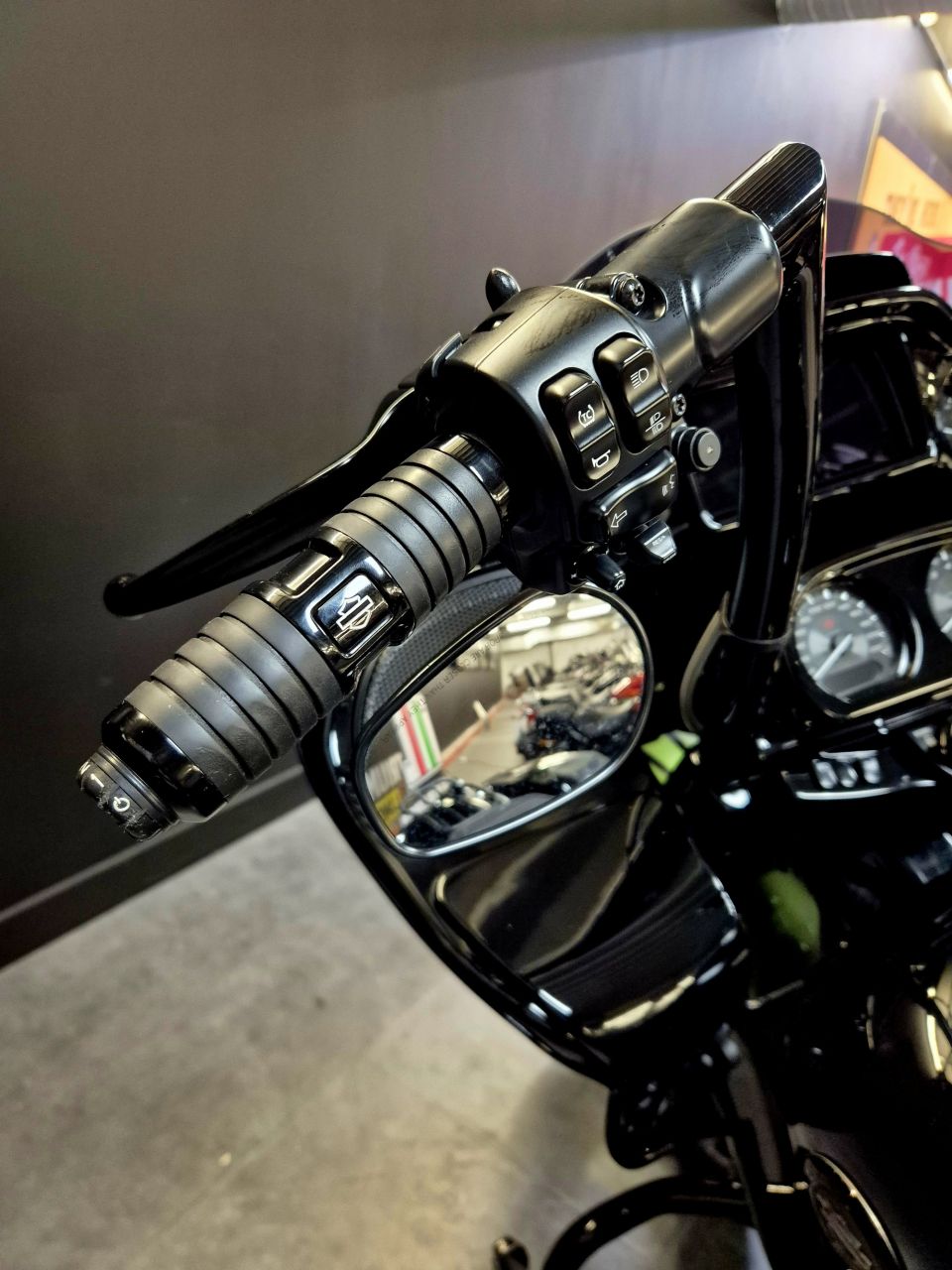 HARLEY-DAVIDSON TOURING ROAD GLIDE 1923 CVO 4