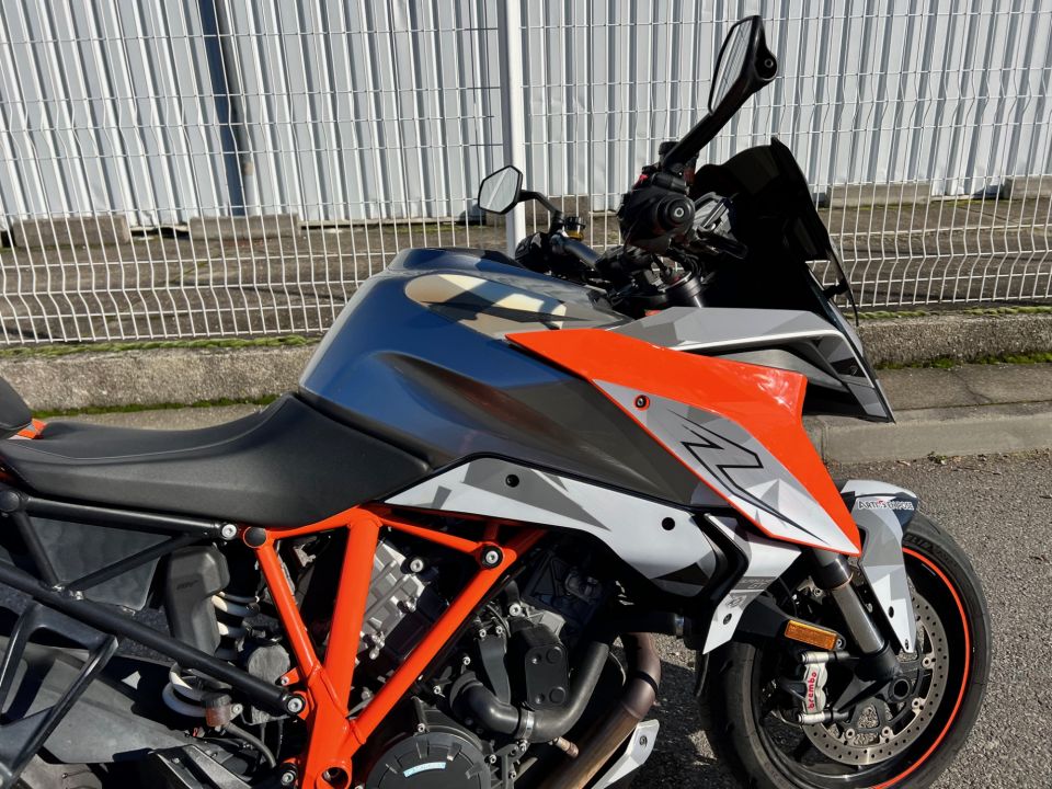 KTM 1290 SUPER DUKE GT 4