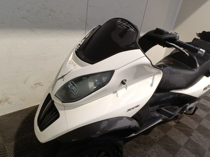 PIAGGIO MP3 300 LT 4