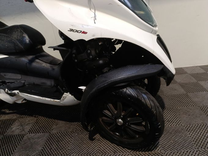 PIAGGIO MP3 300 LT 4