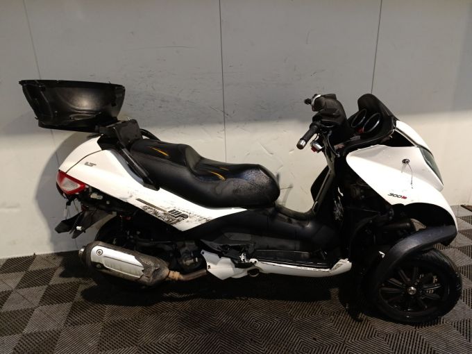 PIAGGIO MP3 300 LT 4