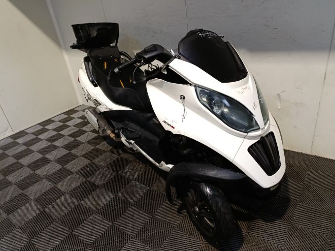 PIAGGIO MP3 300 LT 4