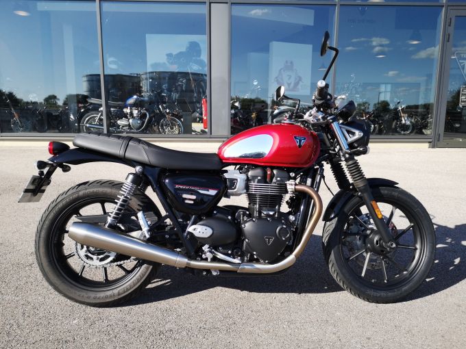 TRIUMPH SPEED TWIN 900 4