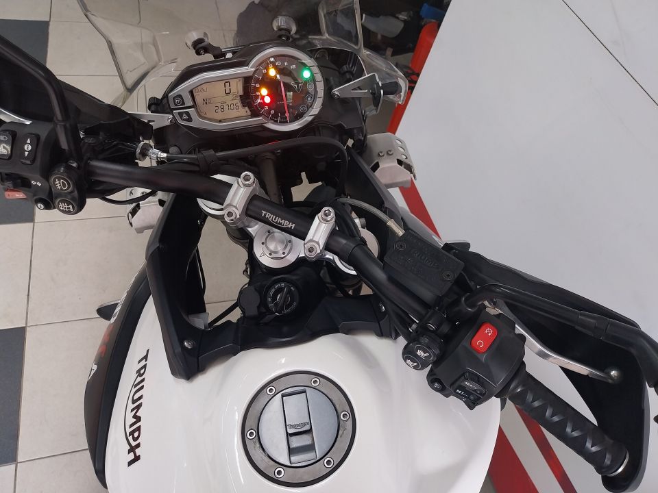 TRIUMPH TIGER 800 XCA ABS 4