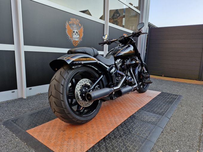 HARLEY-DAVIDSON SOFTAIL BREAKOUT 1800 PRO STREET CVO 4