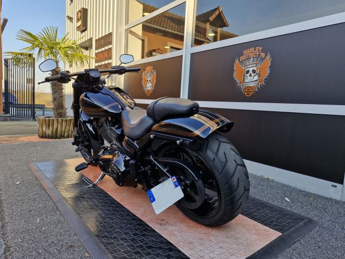 HARLEY-DAVIDSON SOFTAIL BREAKOUT 1800 PRO STREET CVO 4