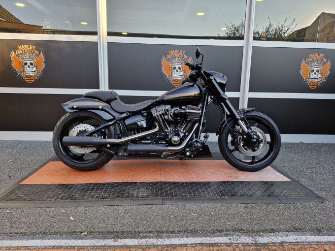 HARLEY-DAVIDSON SOFTAIL BREAKOUT 1800 PRO STREET CVO 4