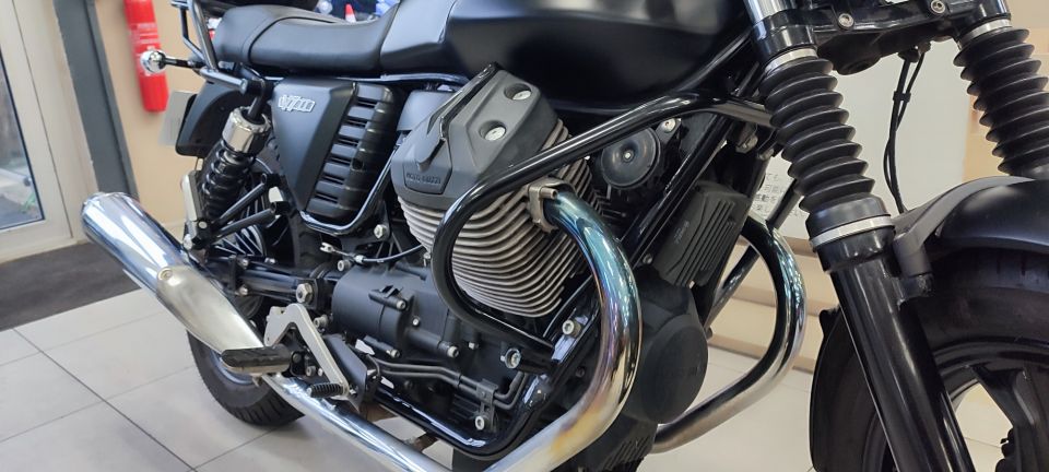 MOTO GUZZI V7 II STONE 4