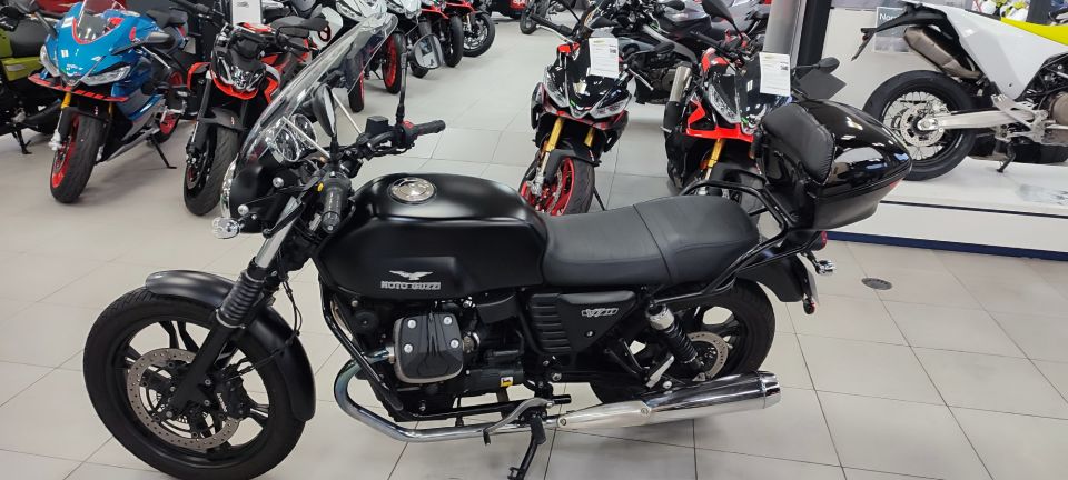 MOTO GUZZI V7 II STONE 4