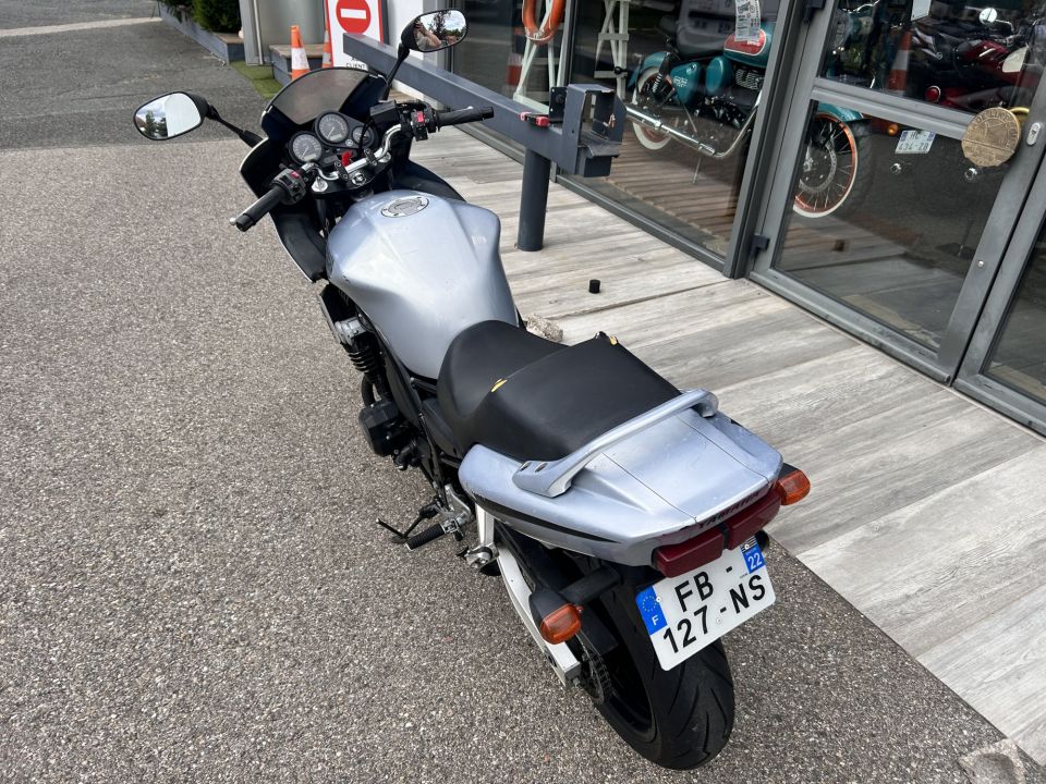 YAMAHA FZ6 600 FAZER 4