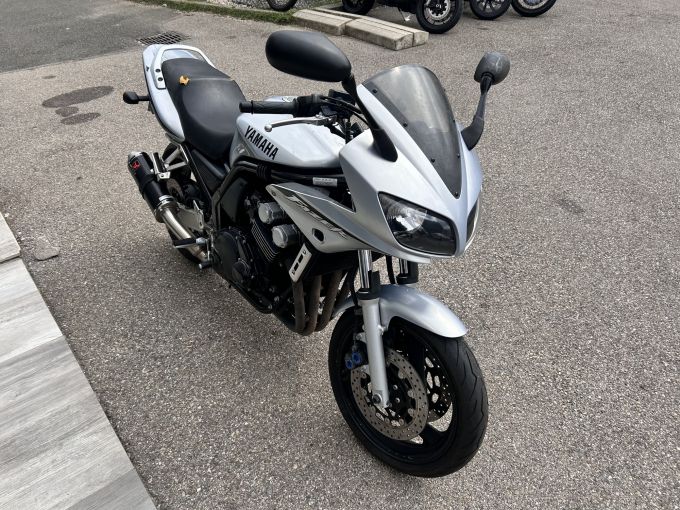 YAMAHA FZ6 600 FAZER 4
