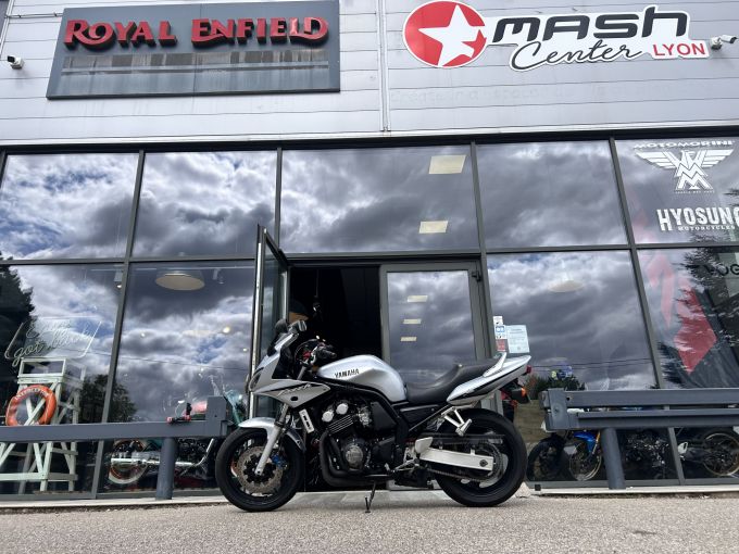 YAMAHA FZ6 600 FAZER 4