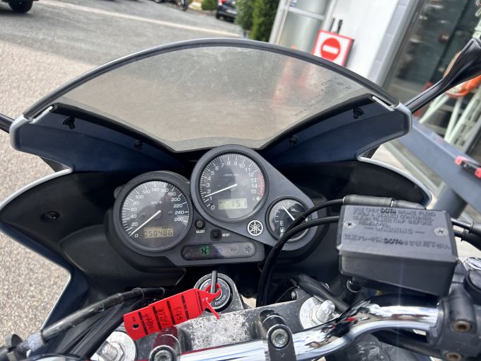 YAMAHA FZ6 600 FAZER 4