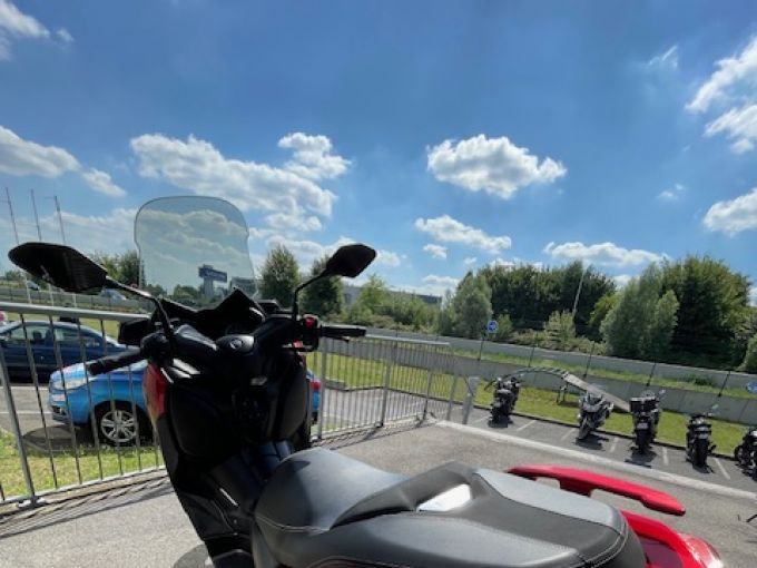 YAMAHA XMAX 125 4