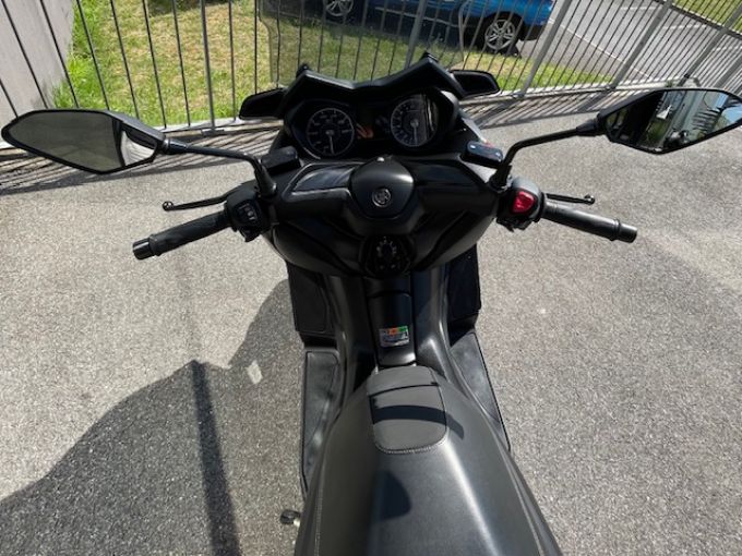 YAMAHA XMAX 125 4
