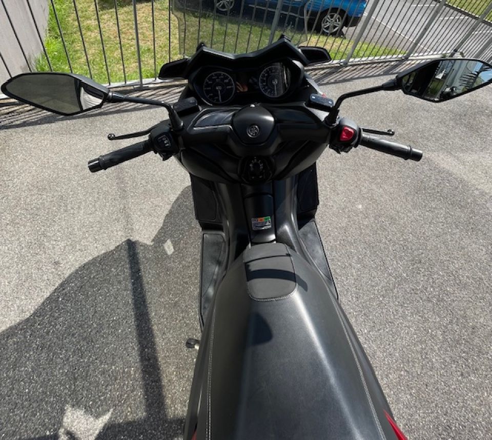 YAMAHA XMAX 125 4