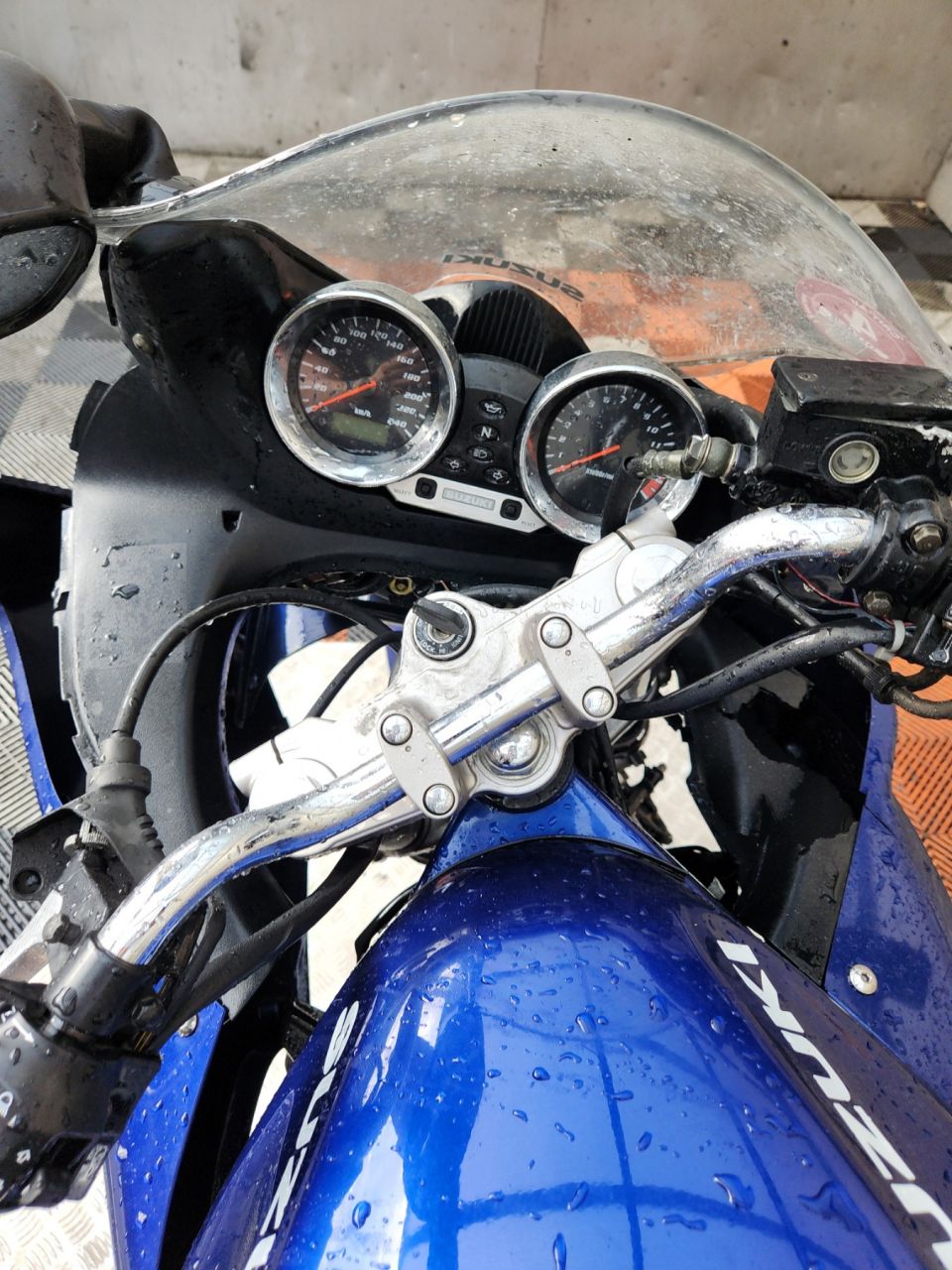 SUZUKI GSF 600 BANDIT 4