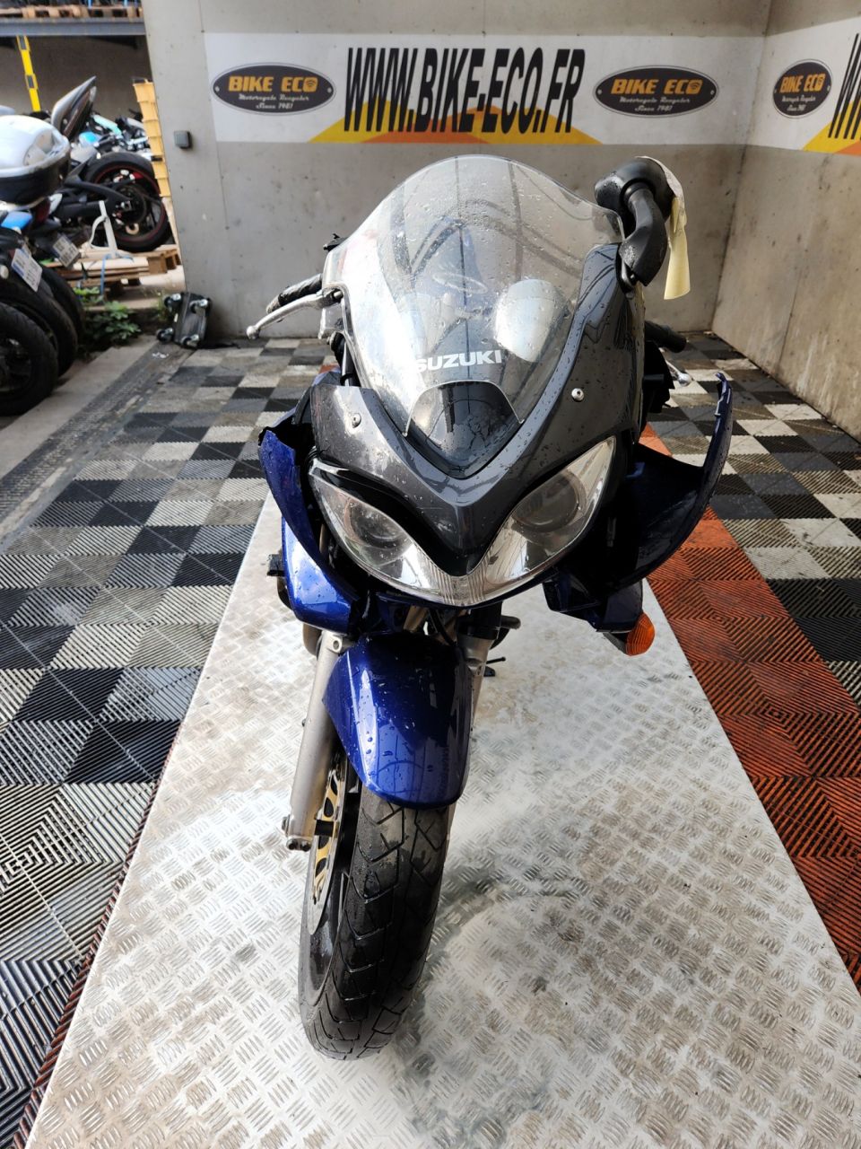 SUZUKI GSF 600 BANDIT 4