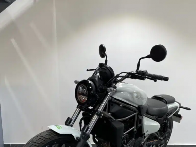 KAWASAKI Eliminator 500 4