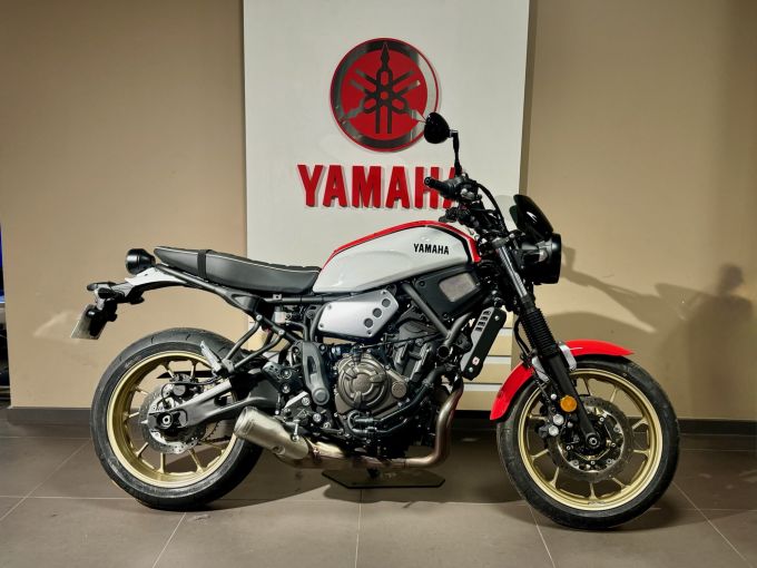 YAMAHA XSR 700 ABS 4