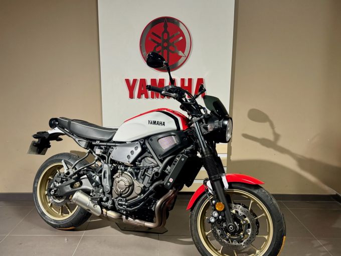 YAMAHA XSR 700 ABS 4